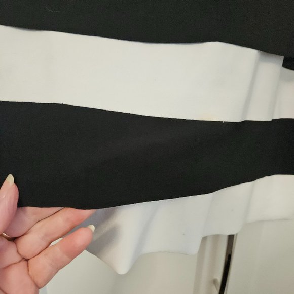 Joseph Ribkoff stretch skirt - Picture 5 of 8